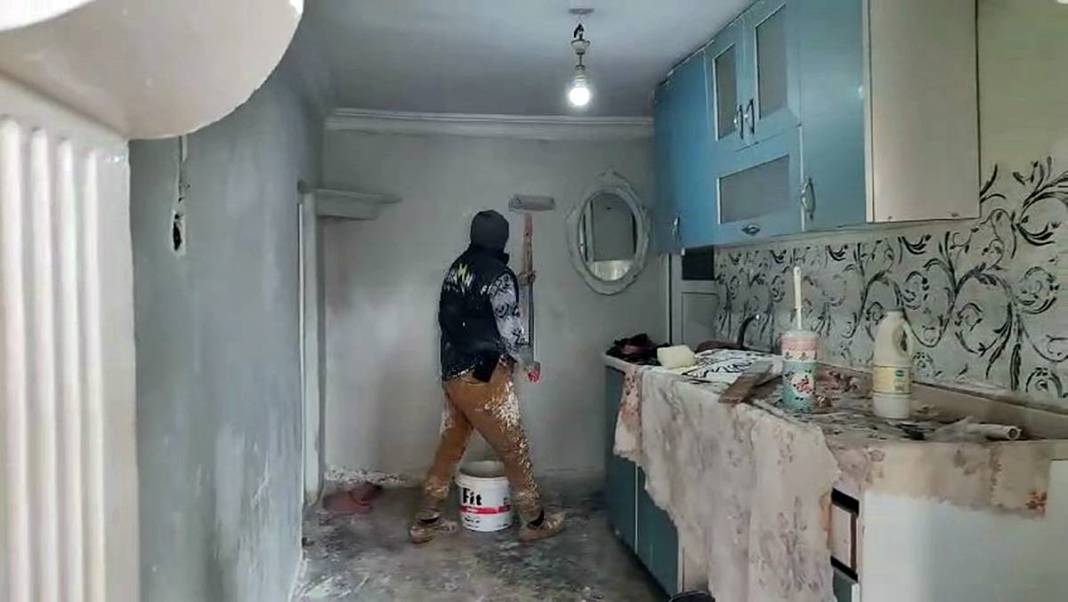 Komşular kötü kokudan şikayetçi olunca şaşırtan gerçek ortaya çıktı! 1 traktör kasasıyla anca taşınabildi 1